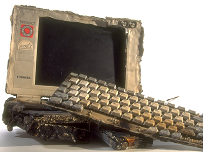 物理的破損がひどく、復旧不可能かと思われたパソコン本体